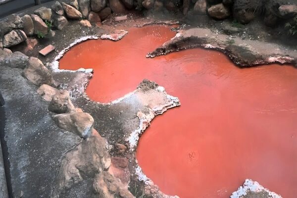 Bloody Hell Pond, Japan | ब्लडी हेल पोंड, जापान (खुनी तालाब)